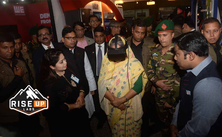 prime minister with vr and ceo of riseup labs with a crowd